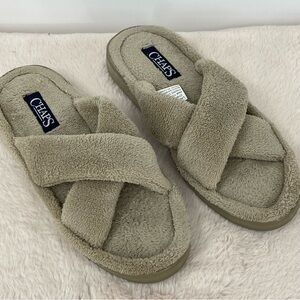 CHAPS WOMENS SIZE L ( 8-9) Tan Fuzzy Slippers